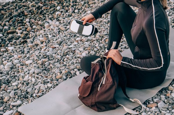 Comment intégrer des systèmes de réalité augmentée dans les casques de moto ?